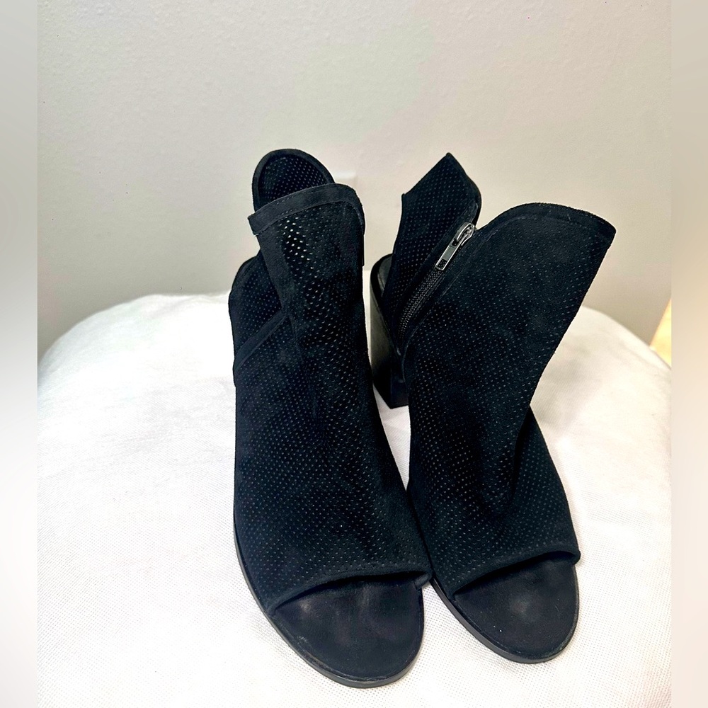 Used- Steve Madden cut out booties.